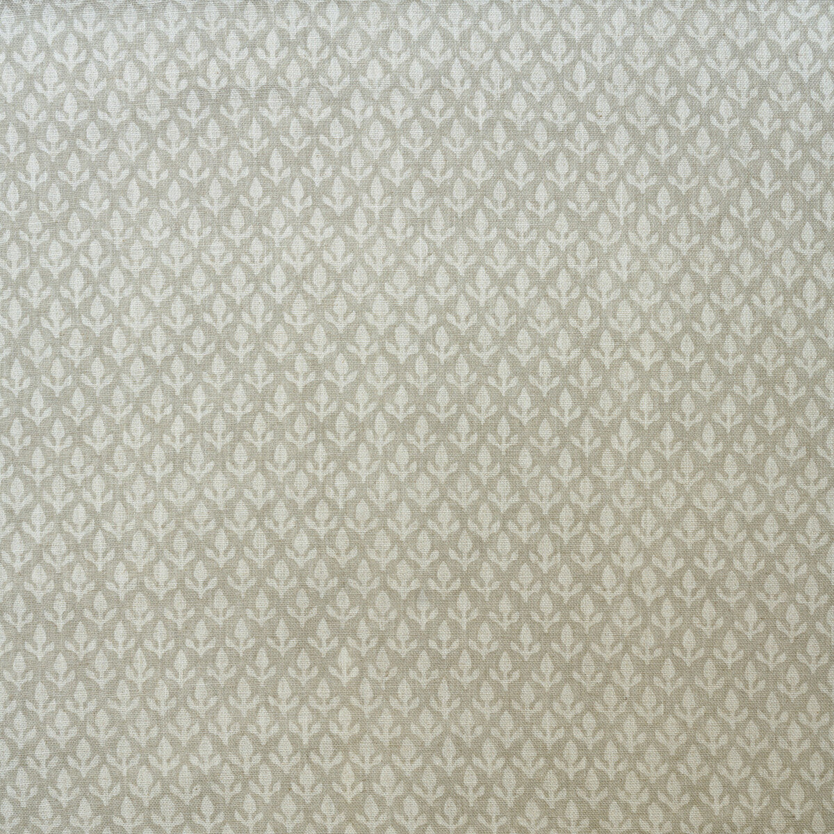 KRAVET COUTURE BUD STONE